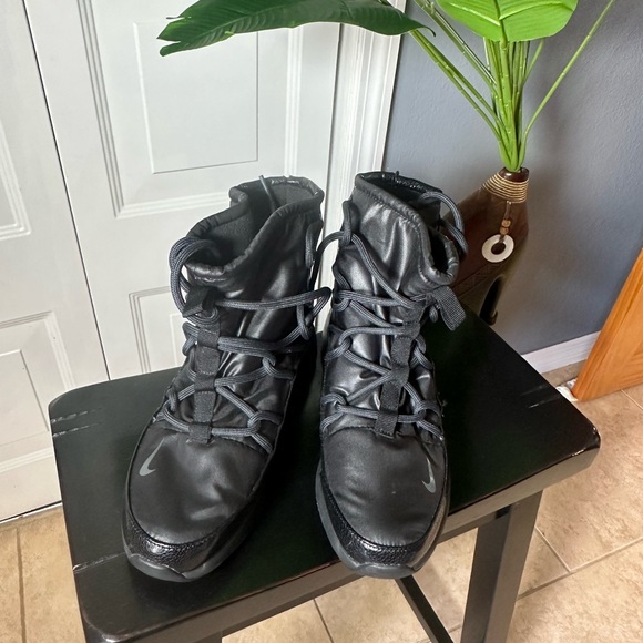 Nike Women's Black High-Top Sneakers - Picture 3 of 4